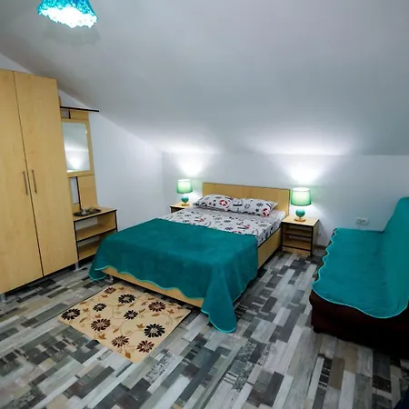 בית אירוח Casuta Cu Zorele *