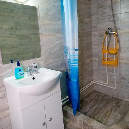 Casuta Cu Zorele בית אירוח Două Mai