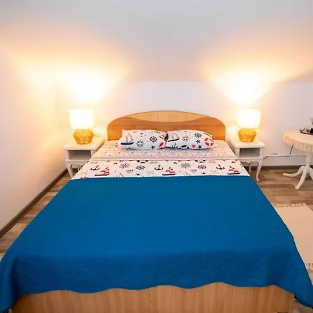 Casuta Cu Zorele Două Mai